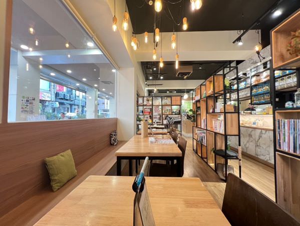 森林小徑健行店用餐环境